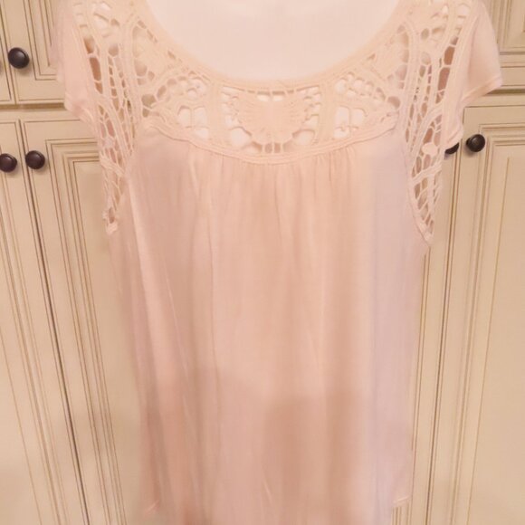 NEW Sweet Wander Cream Lace Neckline Button back Top - Picture 2 of 6